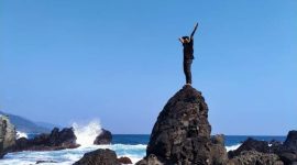 Pantai Karang Buah dan Kuta Karang Pulau Tabuan yang sangat indah. Foto : Koleksi Pribadi Nafian Faiz. SUARA UTAMA.ID.