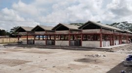 Masyarakat Desa Sungai Meriam Keluhkan Revitalisasi Pasar yang Tak Kunjung Selesai (Suarautama.id). 