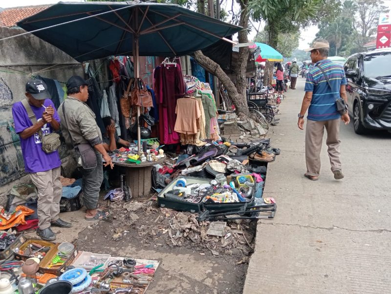 Foto : Pasar Loak jalan Asem, kota Bogor. (Agus Budiana/Suara Utama).