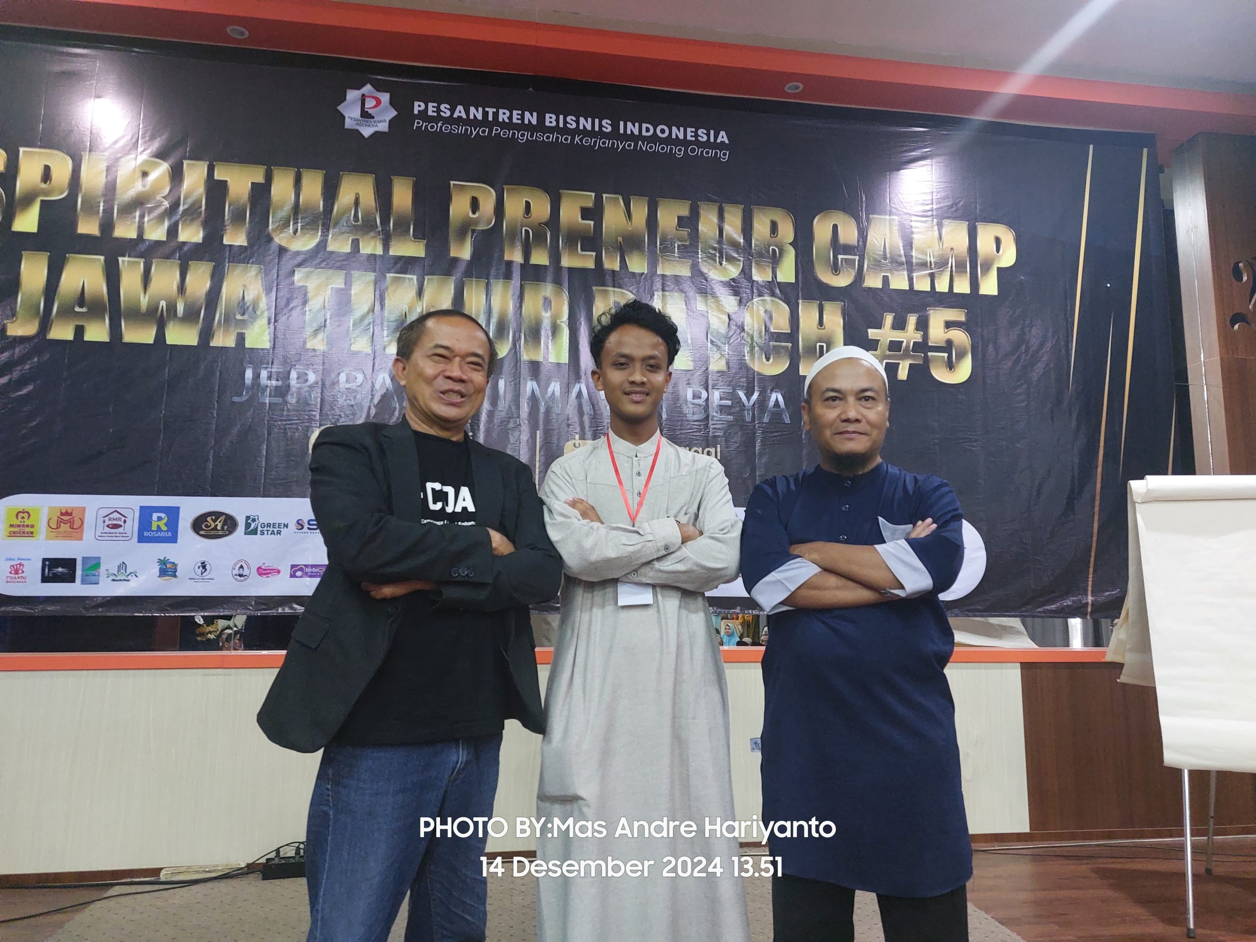 FOTO : Coach Fahmi Beri Motivasi Bisnis dan Jihad di Pesantren Bisnis Indonesia (Andre Hariyanto/SUARA UTAMA)