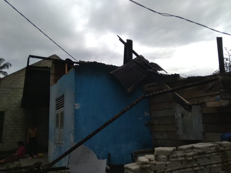 Angin Kencang Bongkar Atap Rumah di Solok Selatan