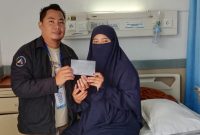 FOTO : Semangat Ta'awun dalam Menolong Anggota yang Sedang Sakit (Andre Hariyanto & Aisyah Putri Widodo/SUARA UTAMA)