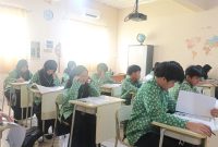 Suasana siswa dan siswi kelas XI B SMA Islam Terpadu Bina Ilmi Palembang saat mengikuti Asesmen Sumatif Akhir Semester hari kelima pada Jumat 6 Desember 2024 (Photo : Suara Utama / Zahruddin Hodsay)