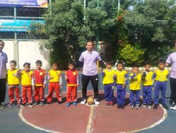 Foto bersama sebelum memulai pertandingan futsal 