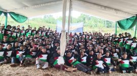 Photo Bersama para ayah peserta Fit Camp Tahun 2025 yang dilaksanakan oleh Mulia Bhakti Sriwijaya Sumsel pada Sabtu - Senin, 25 - 27 Januari 2025 di Kawasan Wisata Binaria Pagaralam (Photo : Suara Utama / Zahruddin Hodsay)