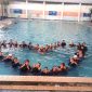 Member Muslimah Swimming Squad (MSS) Chapter Palembang saat berpose berasama di kolam renang membentuk simbol love saat latihan renang beberapa waktu lalu (Photo : Suara Utama / Zahruddin Hodsay)