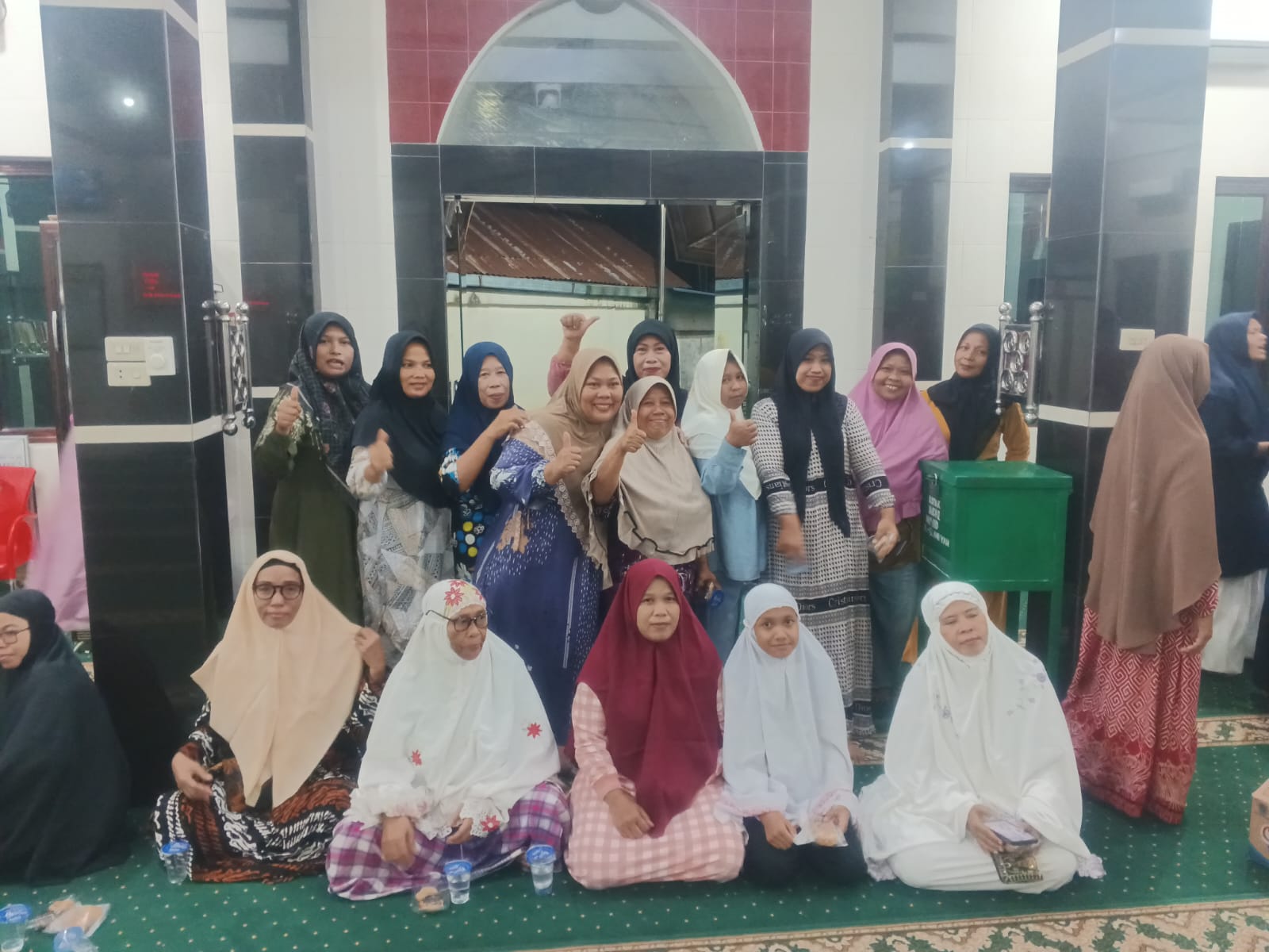 Foto Dokumentasi Remaja Masjid : Jamaah Ibu-Ibu Turut Serta dalam Musyawarah pemilihan BKM Masjid Al-Islamiyah, Kelurahan Sendang sari, Kecamatan Kisaran Barat, Kabupaten Asahan