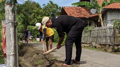 b016ba03 9aca 46c8 b1b5 b4251861e008 Peduli Lingkungan Permukiman, Karang Taruna Desa Mekarjati Gelar Kerja Bakti Pembersihan Drainase Suara Utama ID Mengabarkan Kebenaran | Website Resmi Suara Utama