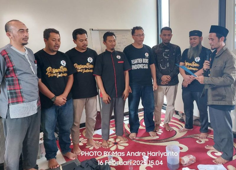 FOTO : Rapat Kerja dan Pelantikan Pengurus Baru Pesantren Bisnis Indonesia (PBI) Korda Malang Raya Sukses Gelar Acara di Villa Kota Wisata Batu (Andre Hariyanto/SUARA UTAMA)