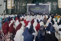 Ribuan jamaah mendengarkan ceramah Tarhib Ramadhan 1446 H yang disampaikan Da'i Nasional Ustadz Dr. H. Amir Faishol Fath, Lc, MA pada Sabtu lalu (22/2) di Masjid Ar'Ra'yah DPRD Provinsi Sumatera Selatan (Photo : Suara Utama / Zahruddin Hodsay)