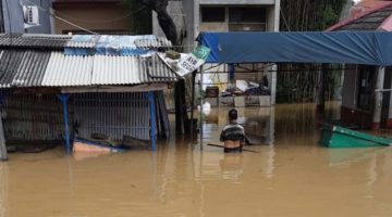 Salah satu kawasan terdampak banjir kali Cikeas Cileungsi  jalan Villa Nusa Indah Cikeas (Itam Mustopa/Suara Utama)