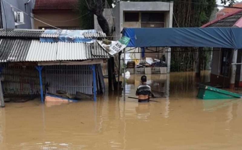 Salah satu kawasan terdampak banjir kali Cikeas Cileungsi  jalan Villa Nusa Indah Cikeas (Itam Mustopa/Suara Utama)