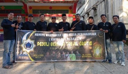 IMG 20250316 184637 700 x 400 piksel Manfaatkan Momen Ramadhan (KWIP) DPC Merangin Bagi-Bagi Takjil ke Pengguna Jalan Suara Utama ID Mengabarkan Kebenaran | Website Resmi Suara Utama