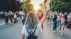 Ilustrasi unjuk rasa sebagai wujud demokrasi (Sumber : Freepik)