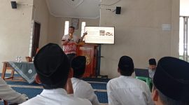 Keterangan: kegiatan pelatihan jurnaslitik di Pesantren Quran Center Hidayatullah (Foto-Sundoro S. Si) 