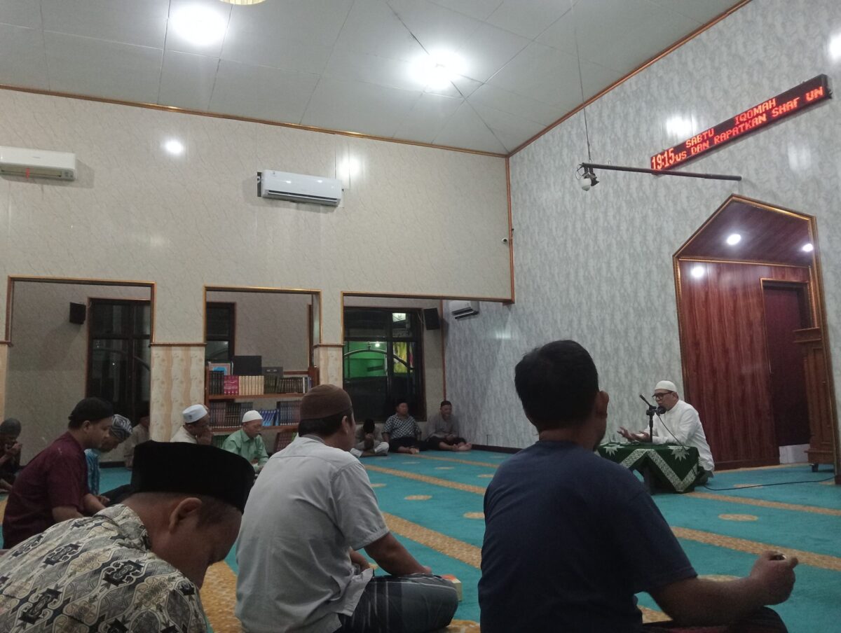 Ustadz Bangun Samudra salah satu Aqidah dari sekian banyak kajian di masjid Al-Mufidah Ketintang 