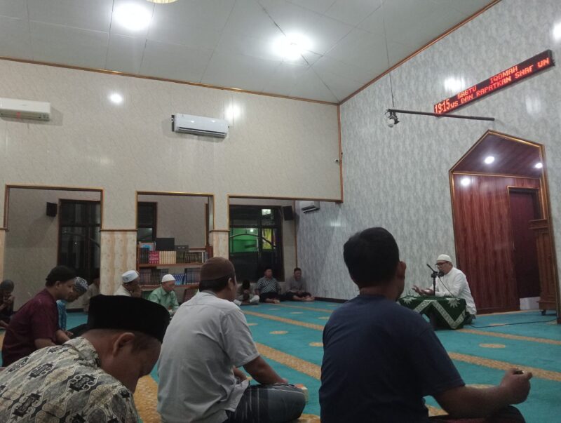 Ustadz Bangun Samudra salah satu Aqidah dari sekian banyak kajian di masjid Al-Mufidah Ketintang 