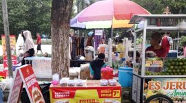 Foto : Pedagang Kaki Lima (PKL) di Alun-alun Kabupaten.Lumajang