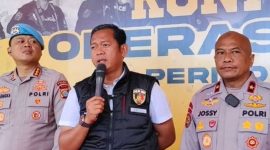 Wakapolda Riau Brigjen Pol Yossy Kusumo dan Ditreskrimum Polda Riau Kombes Pol Asep Dermawan