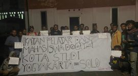 Usai ambil pernyataan dan pengangan poster tolaknya mereka