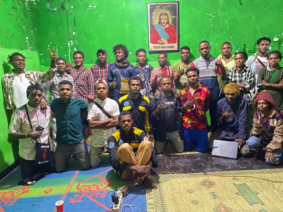 Usai diskusi berfoto bersama