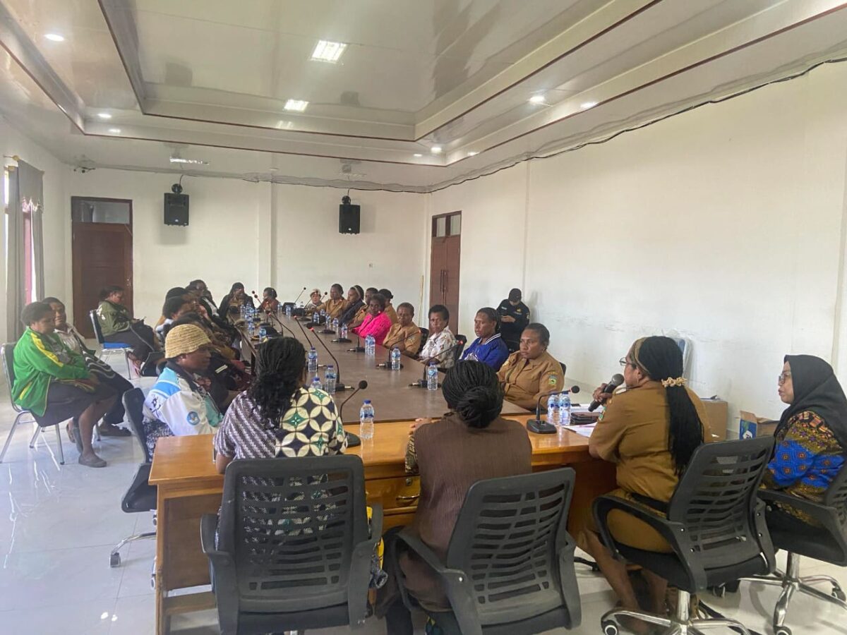 Gladi resik dan pembagian atribut TP PKK kabupaten Dogiyai telah gelar pada hari Senin, 16 Juni 2025 di aula kantor Bupati Dogiyai