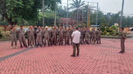 Foto:Sejumlah peserta P3K mengajukan protes di halaman Kantor BKPSDM Kabupaten Muara Enim terkait dugaan ketidakadilan dalam proses optimalisasi formasi.