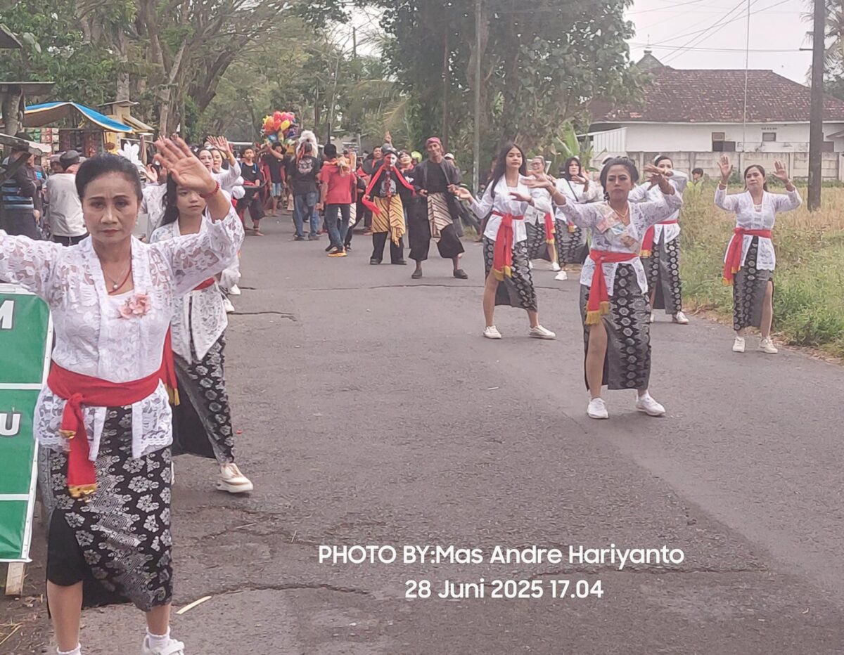 FOTO : Karnaval Wilayah Malang Raya di Desa Kemiri dalam rangka perayaan Budaya Meriah Menyemarakkan Desa dan Kota (Andre Hariyanto/SUARA UTAMA)
