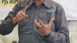 Foto: Ketum DPP PJS Mahmud Marhaba saat berfoto bersama pengurus DPD dan DPC PJS se Sumut dalam agenda Rakerda di Kota Medan, Sabtu (28/06/2025).