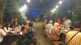 Foto : Suasana Acara Pembubaran Kepanitiaan Pelantikan Pengurus DPD MUKI Lumajang Periode 2024-2029 Di Cafe & Resto 