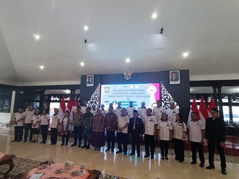 Foto : Pengurus DPD MUKI Lumajang Bersama Bupati Lumajang, Wakil Bupati Lumajang, jajaran DPW MUKI Provinsi Jawa Timur, Forkopimda Kabupaten Lumajang, tokoh agama, perwakilan Pemerintah Kabupaten Lumajang.