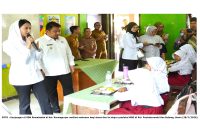 FOTO : Kunjungan di SDN Rawabadak di Kel. Karanganyar melihat makanan bagi siswa dan ke dapur produksi MBG di Kel. Pasirkareumbi Kec.Subang, Senin (28/7/2025).

