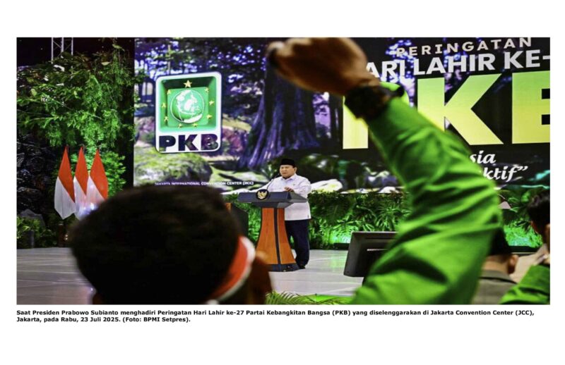 Moment Presiden Prabowo Subianto menghadiri Peringatan Hari Lahir ke-27 Partai Kebangkitan Bangsa (PKB) yang diselenggarakan di Jakarta Convention Center (JCC), Jakarta, pada Rabu, 23 Juli 2025. (Foto: BPMI Setpres)