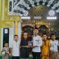 Senyum bahagia anak-anak saat menerima bantuan Iqro dan Al-Qur’an dari program Sarjana Bina Desa Muara Enim