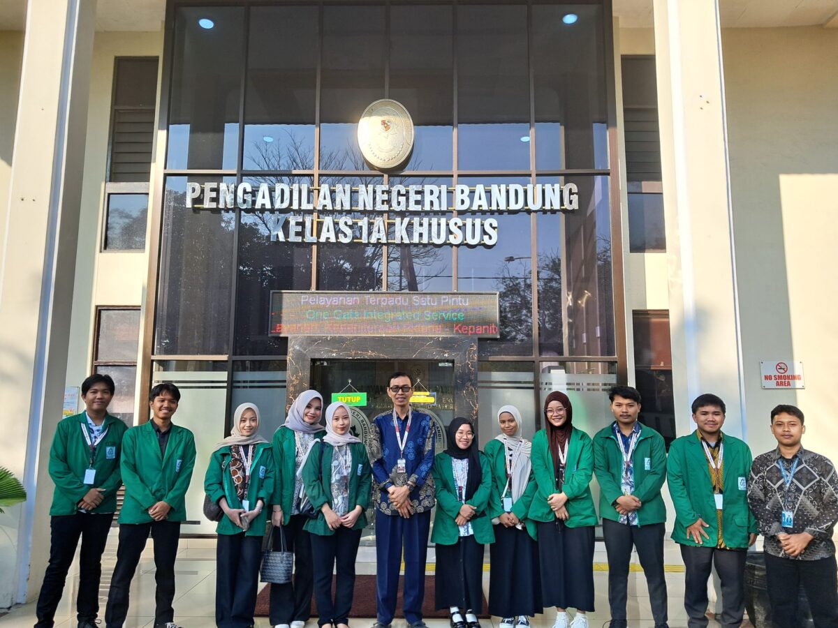Foto : Bersama dengan mahasiswa KKN terintegrasi UIN Alauddin Makassar