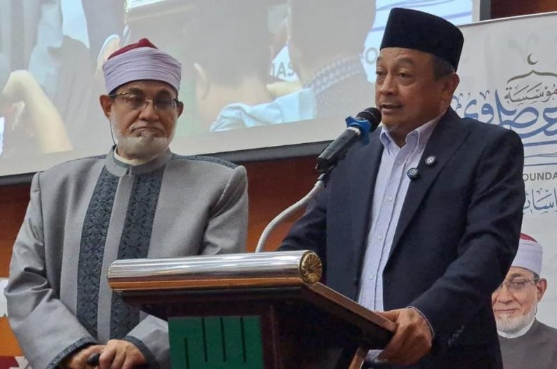 UBN didampingi Syaikh Al-Ma'sharawi dalam jumpa pers di Jakarta (Foto : Dok. Imanuddin Kamil/SUARA UTAMA)