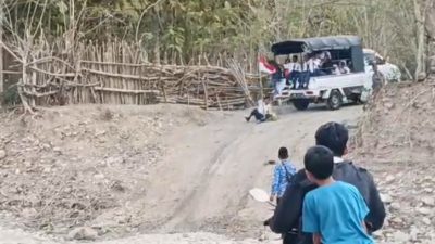 Siswa Terjatuh Dari Mobil, Bendera Merah Putih Tetap Berkibar 5 siswa Mts Oeue Siswa Terjatuh Dari Mobil, Bendera Merah Putih Tetap Berkibar Suara Utama ID Mengabarkan Kebenaran | Website Resmi Suara Utama