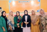 Owner Putri Bajo, Hartati Umar, tampil sebagai salah satu narasumber dalam kegiatan Pelatihan Peningkatan Kapasitas Sumber Daya Manusia (SDM) Ekonomi Kreatif subsektor kuliner dan karya