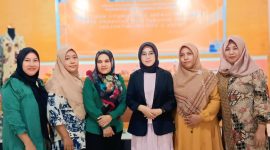 Owner Putri Bajo, Hartati Umar, tampil sebagai salah satu narasumber dalam kegiatan Pelatihan Peningkatan Kapasitas Sumber Daya Manusia (SDM) Ekonomi Kreatif subsektor kuliner dan karya