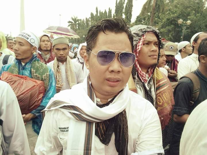 Mas Andre Hariyanto, Pimpinan Media Nasional Suara Utama sekaligus Founder Yayasan Pusat Pembelajaran Nusantara, saat melakukan peliputan Aksi 121 di Jakarta (Foto: Dok. Komunitas Taklim Jurnalistik/SUARA UTAMA)