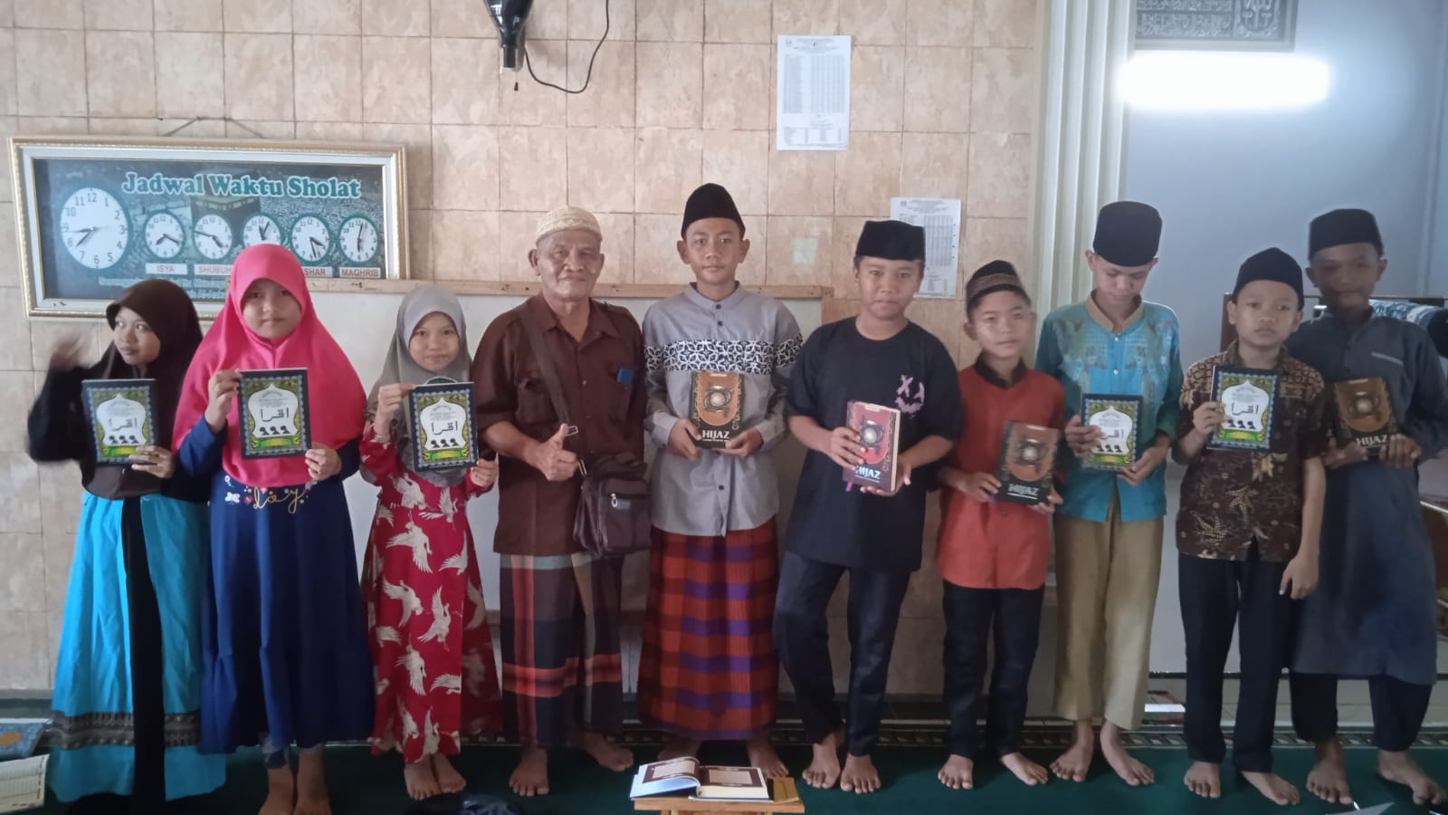 IMG 20240806 WA0006 Gerakan Mandiri SBD Tebar Al-Qur’an, Tingkatkan Semangat Ibadah Masyarakat. Suara Utama ID Mengabarkan Kebenaran | Website Resmi Suara Utama