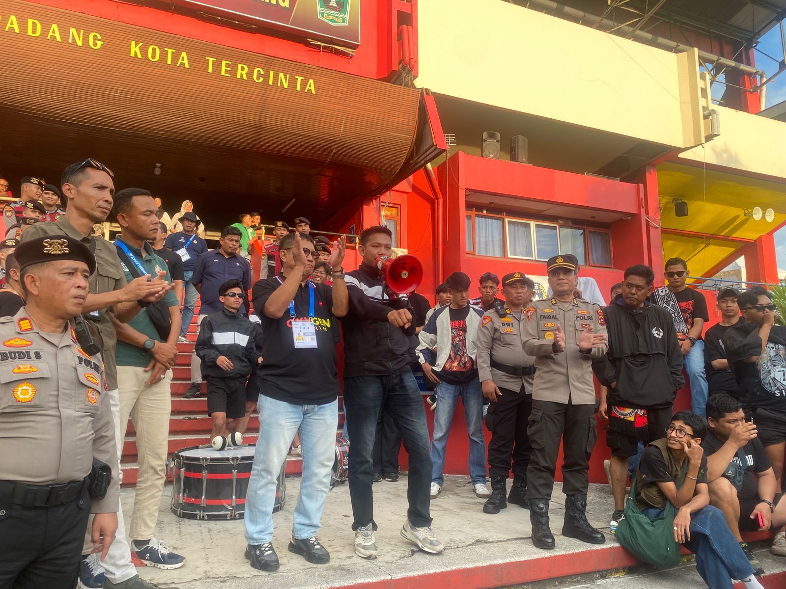 Semen Padang FC Kalah 1-2 dari PSBS BIAK, Manajemen Semen Padang Kecewa ,Pendukung Semen Padang FC Kecewa , CEO Semen Padang FC : Evaluasi Menyeluruh 12 IMG 20250911 WA0135 Semen Padang FC Kalah 1-2 dari PSBS BIAK, Manajemen Semen Padang Kecewa ,Pendukung Semen Padang FC Kecewa , CEO Semen Padang FC : Evaluasi Menyeluruh Suara Utama ID Mengabarkan Kebenaran | Website Resmi Suara Utama