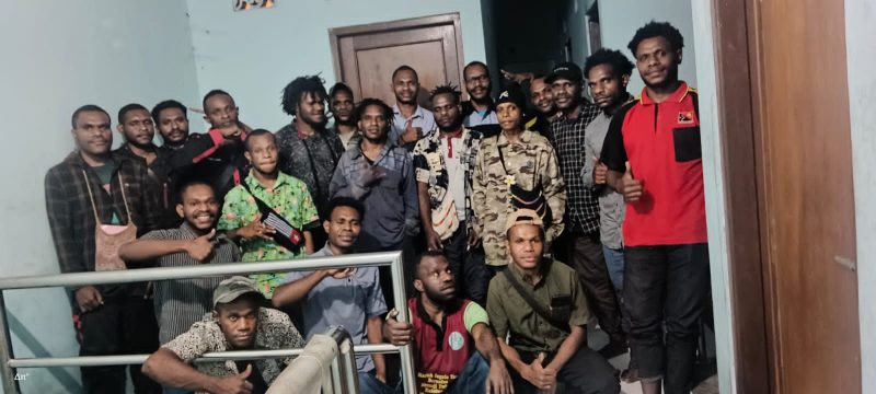 Foto/dok usai diskusi di kontrakan Paniai di Solo