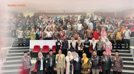 Suasana Welcoming Day Wali Mahasiswa 2025 FISIP UINSA di Amphitheater Kampus UINSA Surabaya. Acara ini mempertemukan pimpinan fakultas, dosen, dan orang tua mahasiswa baru untuk memperkuat sinergi antara kampus dan keluarga dalam mendukung kesuksesan akademik.