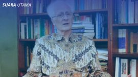 Franz Magnis-Suseno, filsuf dan rohaniwan Katolik, di ruang perpustakaan rumahnya. Karya akademisnya tentang pemikiran Karl Marx kini kembali jadi sorotan setelah penyitaan buku oleh aparat memicu kontroversi literasi dan hukum di Indonesia.
