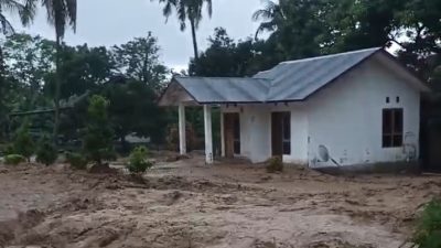 Banjir merendam rumah warga di Maukeli-Aetoro, 8 September 2025
