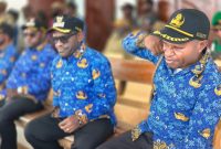 Foto: Kabid Kebudayaan Yanuarius Doo bersama Bupati kabupaten Deiyai Papua Tengah (Pilemon Keiya/SUARA UTAMA)