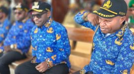 Foto: Kabid Kebudayaan Yanuarius Doo bersama Bupati kabupaten Deiyai Papua Tengah (Pilemon Keiya/SUARA UTAMA)