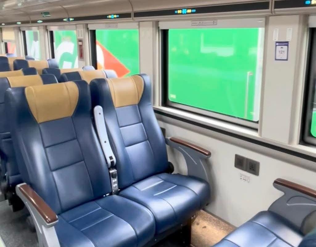 Kereta Ekonomi New Generation: Kursi Bisa Diputar Sesuai Arah Keinginan, Nyaman dan Modern. 
