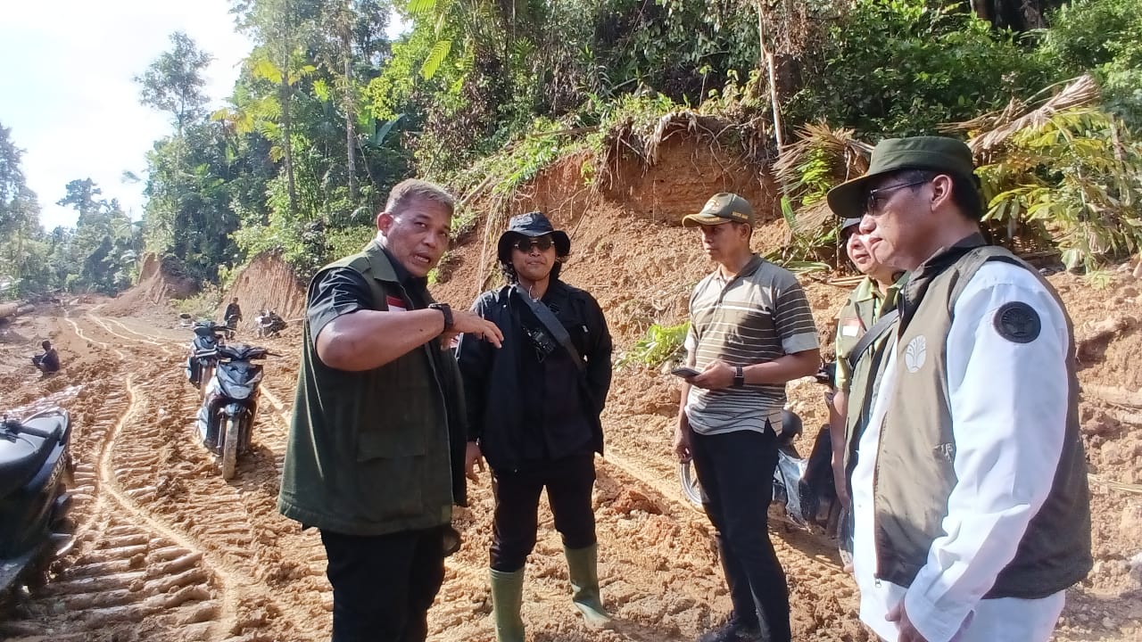 SATGAS PKH TERTIBKAN AKTIVITAS ILEGAL DI KAWASAN HUTAN KEPULAUAN MENTAWAI 5 IMG 20251007 WA0064 SATGAS PKH TERTIBKAN AKTIVITAS ILEGAL DI KAWASAN HUTAN KEPULAUAN MENTAWAI Suara Utama ID Mengabarkan Kebenaran | Website Resmi Suara Utama